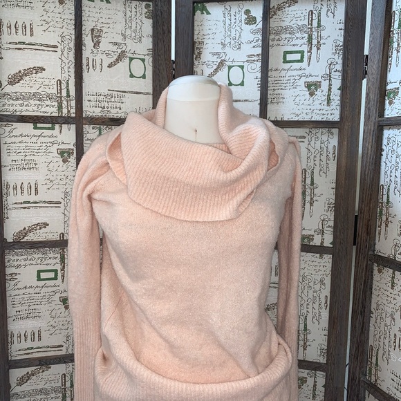 Trouve Cowl Neck Off the Shoulder Sweater In Blush - Picture 4 of 8